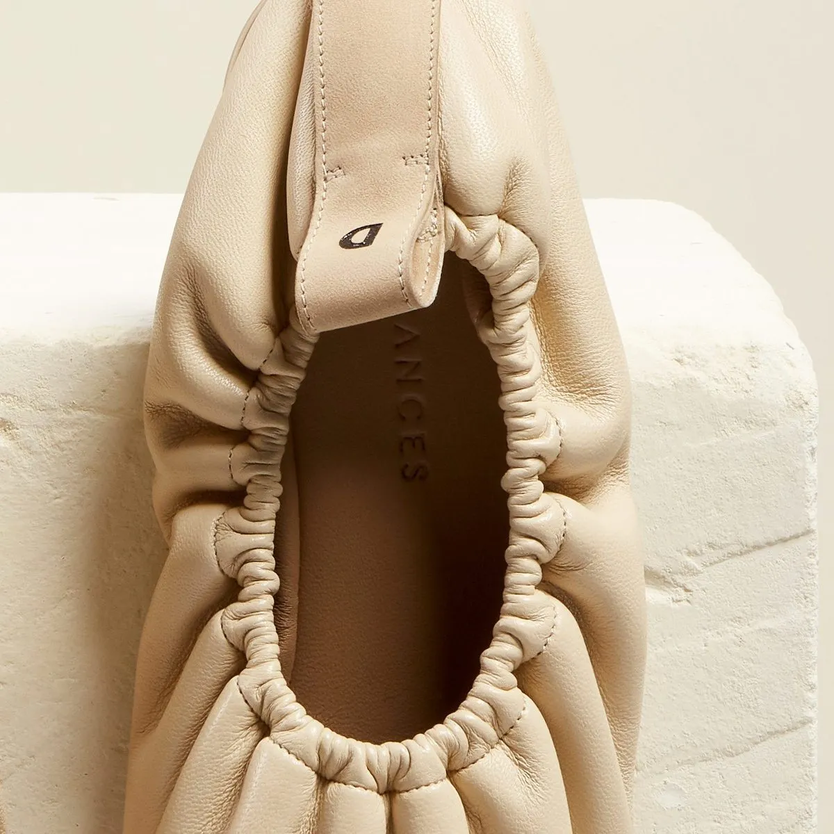 Ballerina, Nude