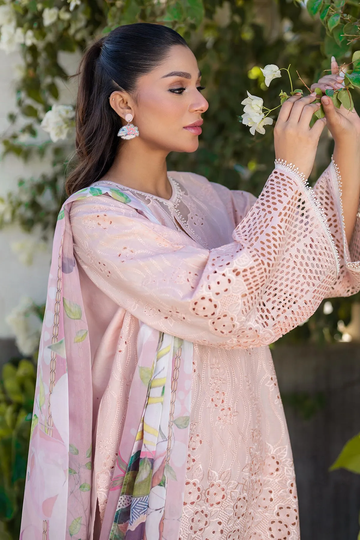 EMBROIDERED PRINTED LAWN UF-4089