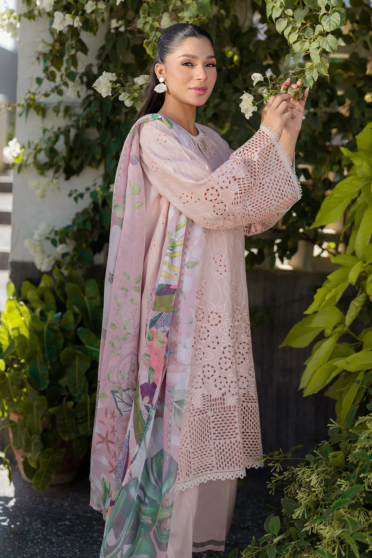 EMBROIDERED PRINTED LAWN UF-4089