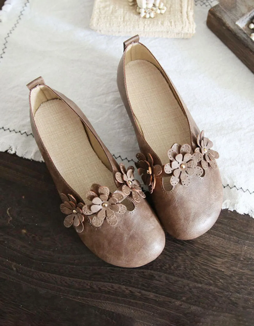 Flower Soft Leather Retro Flat Shoes for Women